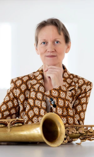 Corinna Danzer mit Saxofon