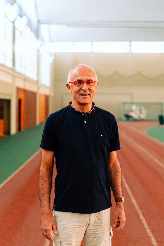 Prof. Dr. Wolfgang Schöllhorn in der Sporthalle der JGU Mainz